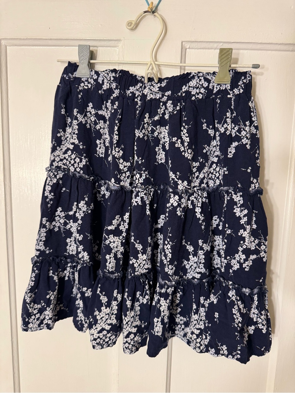Rachel Zoe women’s tiered skirt, navy blue with white flowers.  Size Small.